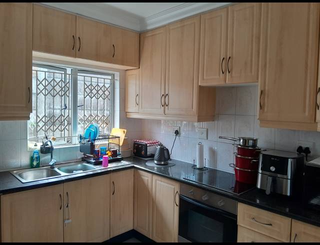 3 BEDROOM SIMPLEX FOR SALE IN BLUFF